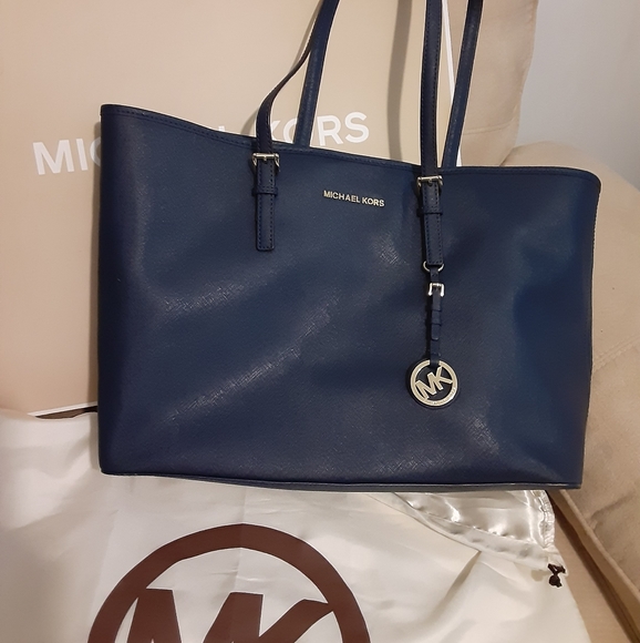 Michael Kors Travel Bag - Picture 1 of 4